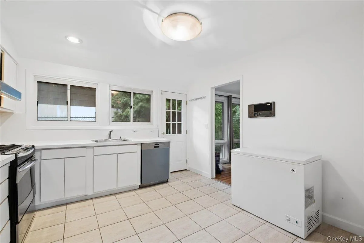 21 Tanglewood Road, Greenburgh, NY, 3 Bedrooms Bedrooms, 7 Rooms Rooms,2 BathroomsBathrooms,Residential,For Rent,Tanglewood,0,KEY1017832 21 Tanglewood Road, Greenburgh, NY, 3 Bedrooms Bedrooms, 7 Rooms Rooms,2 BathroomsBathrooms,Residential,For Rent,Tanglewood,0,KEY1017832