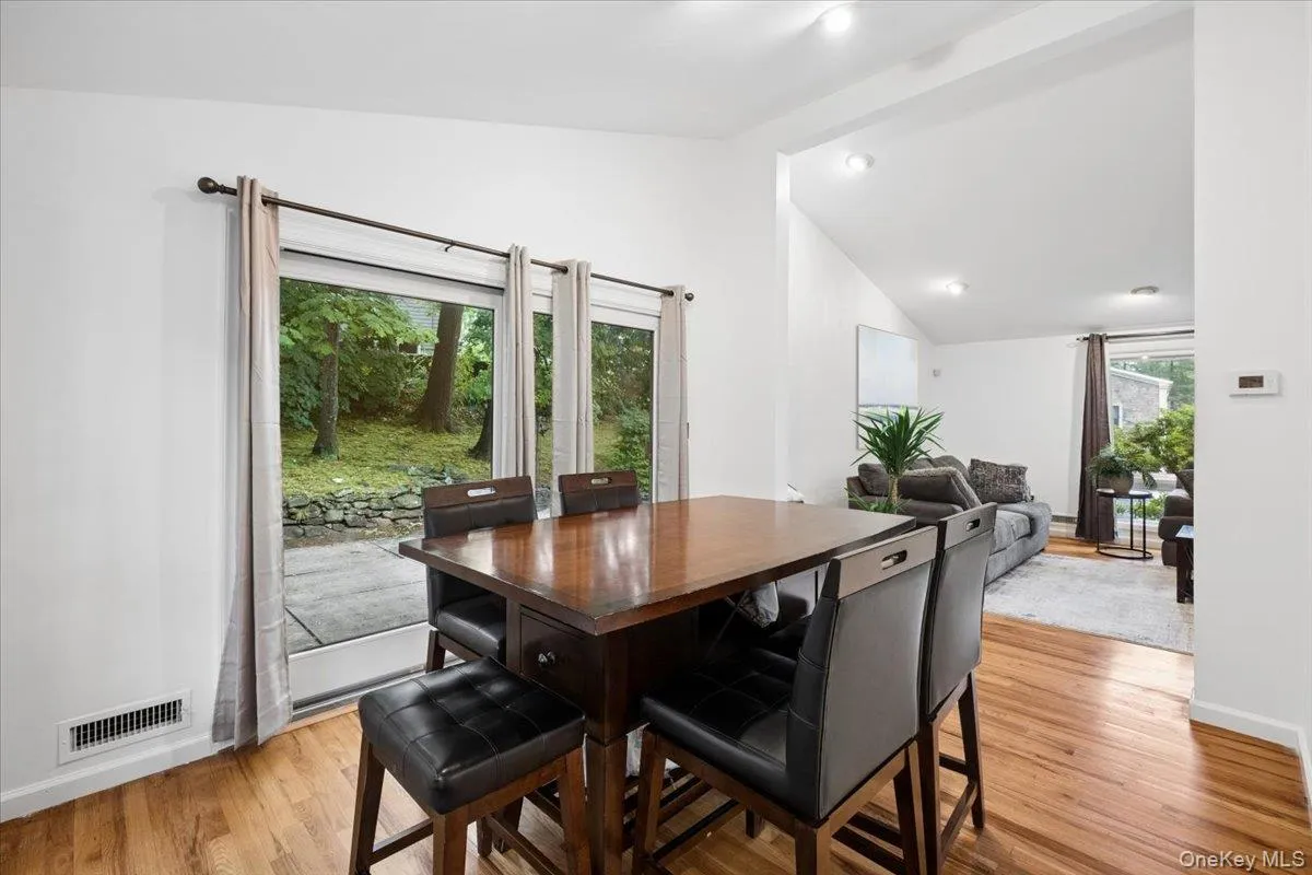 21 Tanglewood Road, Greenburgh, NY, 3 Bedrooms Bedrooms, 7 Rooms Rooms,2 BathroomsBathrooms,Residential,For Rent,Tanglewood,0,KEY1017832 21 Tanglewood Road, Greenburgh, NY, 3 Bedrooms Bedrooms, 7 Rooms Rooms,2 BathroomsBathrooms,Residential,For Rent,Tanglewood,0,KEY1017832