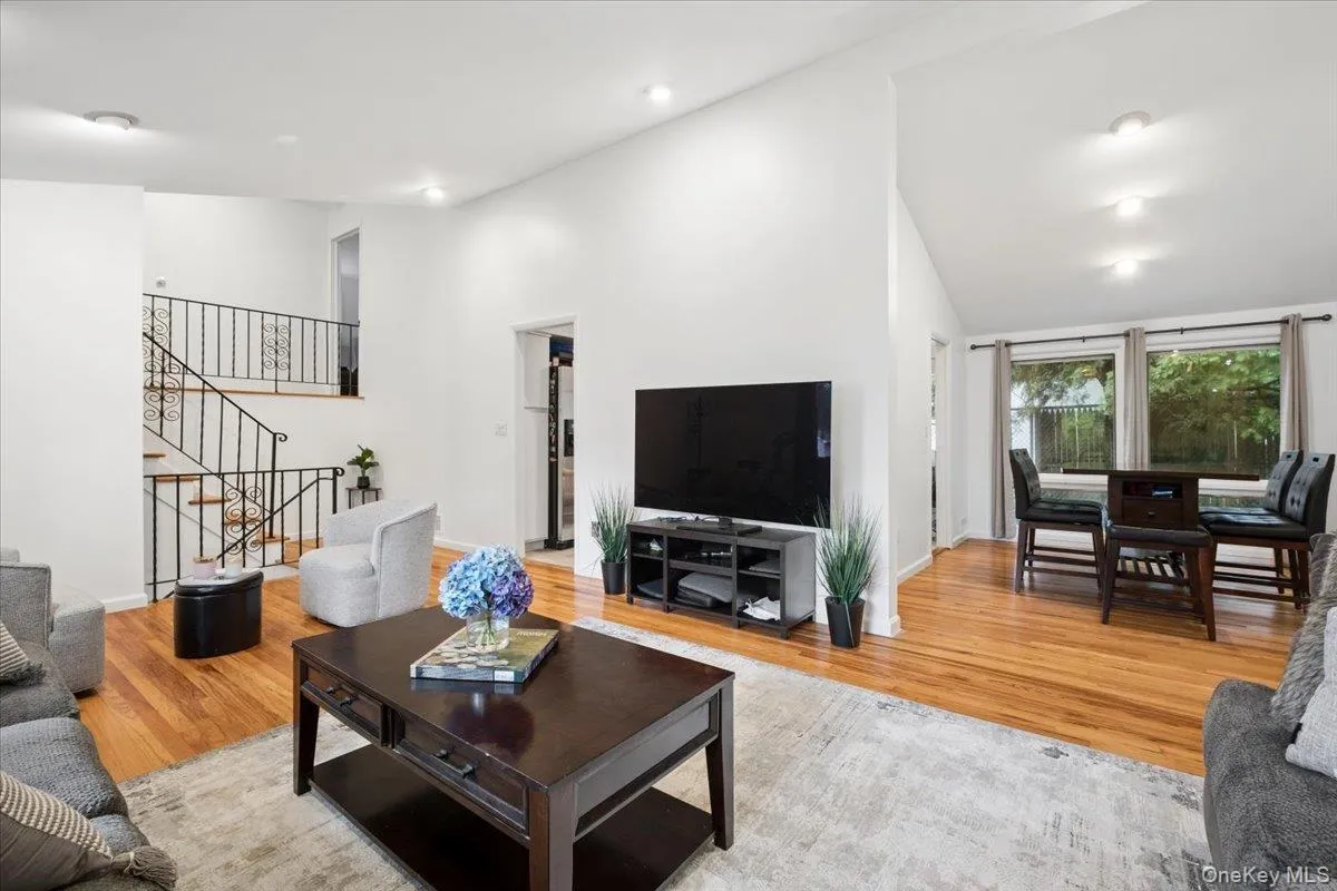 21 Tanglewood Road, Greenburgh, NY, 3 Bedrooms Bedrooms, 7 Rooms Rooms,2 BathroomsBathrooms,Residential,For Rent,Tanglewood,0,KEY1017832 21 Tanglewood Road, Greenburgh, NY, 3 Bedrooms Bedrooms, 7 Rooms Rooms,2 BathroomsBathrooms,Residential,For Rent,Tanglewood,0,KEY1017832
