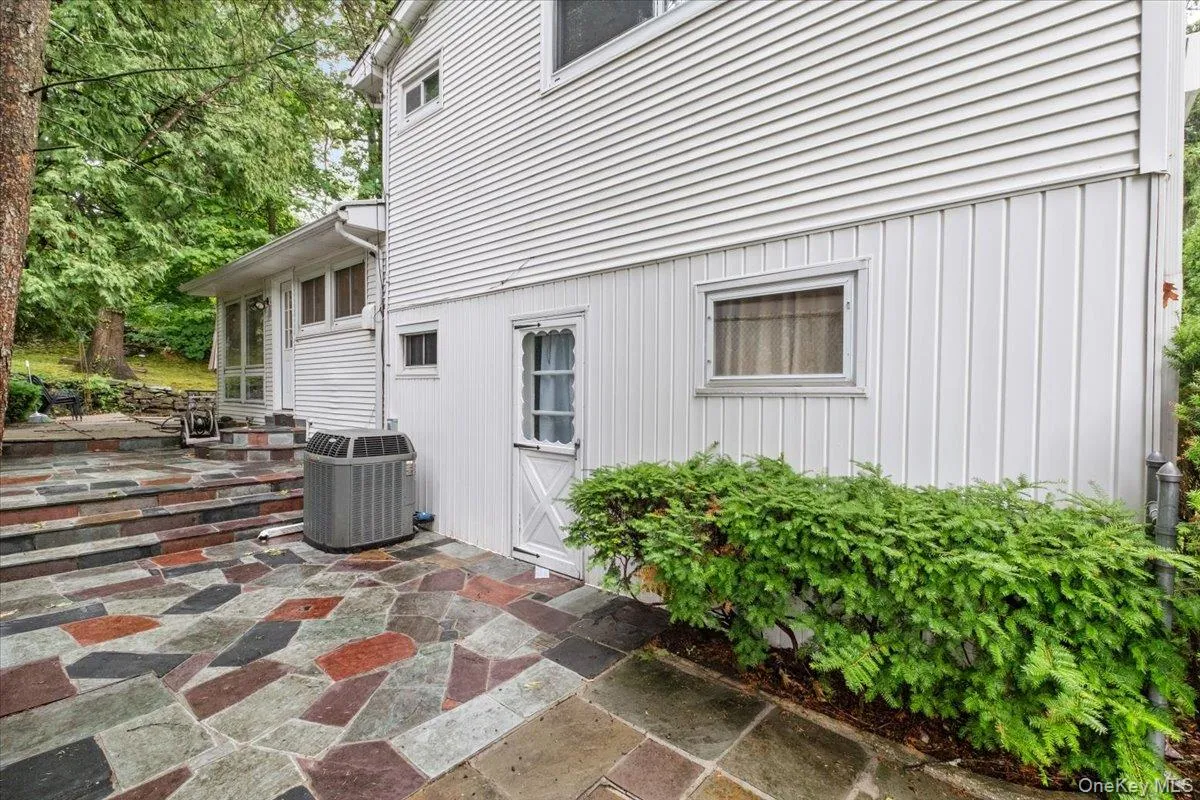 21 Tanglewood Road, Greenburgh, NY, 3 Bedrooms Bedrooms, 7 Rooms Rooms,2 BathroomsBathrooms,Residential,For Rent,Tanglewood,0,KEY1017832 21 Tanglewood Road, Greenburgh, NY, 3 Bedrooms Bedrooms, 7 Rooms Rooms,2 BathroomsBathrooms,Residential,For Rent,Tanglewood,0,KEY1017832