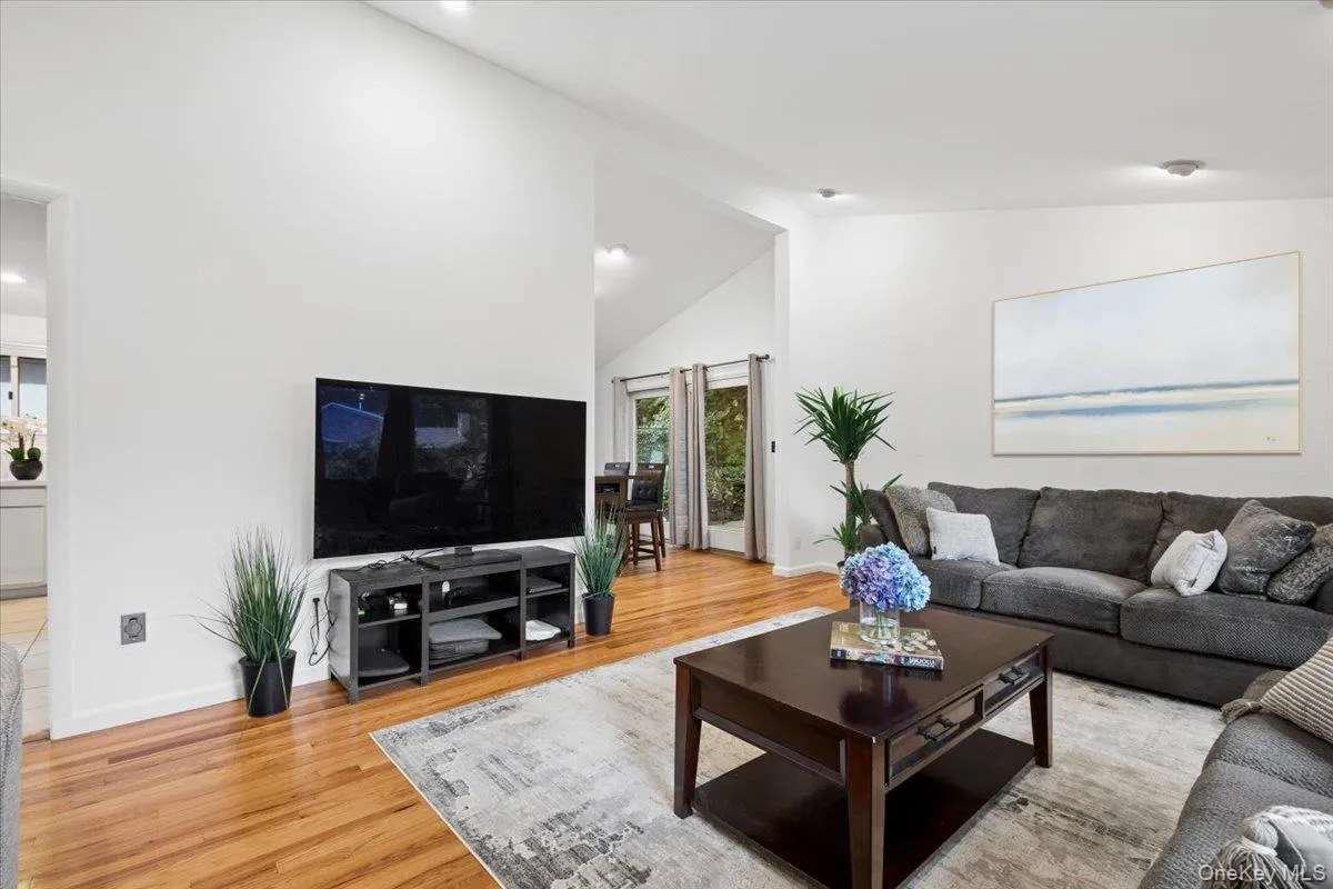 21 Tanglewood Road, Greenburgh, NY, 3 Bedrooms Bedrooms, 7 Rooms Rooms,2 BathroomsBathrooms,Residential,For Rent,Tanglewood,0,KEY1017832 21 Tanglewood Road, Greenburgh, NY, 3 Bedrooms Bedrooms, 7 Rooms Rooms,2 BathroomsBathrooms,Residential,For Rent,Tanglewood,0,KEY1017832