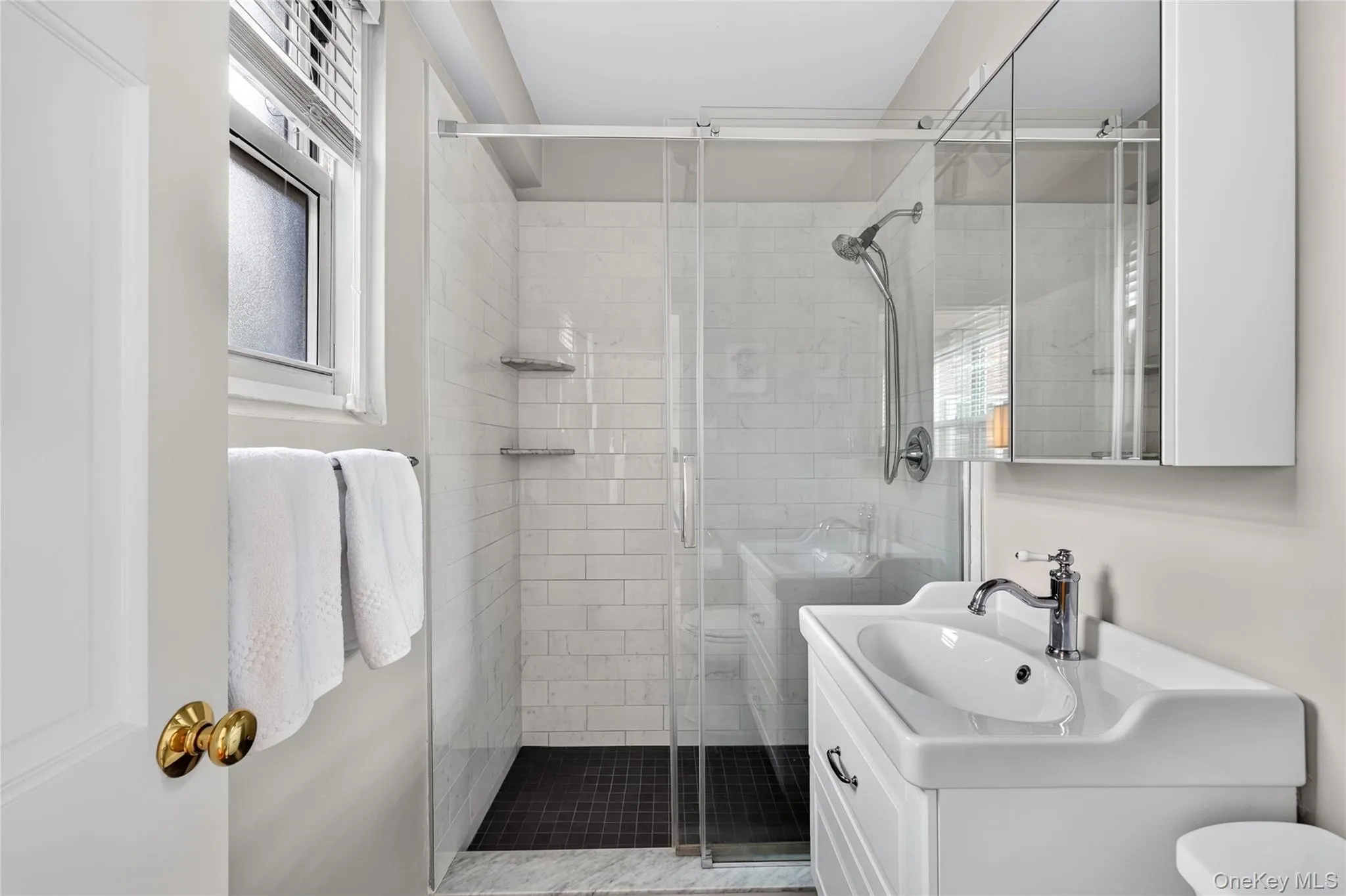 240 Garth Road, Eastchester, NY, 2 Bedrooms Bedrooms, 5 Rooms Rooms,2 BathroomsBathrooms,Residential,For Rent,Garth,0,1017835 240 Garth Road, Eastchester, NY, 2 Bedrooms Bedrooms, 5 Rooms Rooms,2 BathroomsBathrooms,Residential,For Rent,Garth,0,1017835