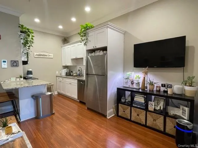 41 Green Street, Huntington, NY, 1 Bedroom Bedrooms, 3 Rooms Rooms,1 BathroomBathrooms,Residential Lease,For Rent,Green,0,KEY1017843 41 Green Street, Huntington, NY, 1 Bedroom Bedrooms, 3 Rooms Rooms,1 BathroomBathrooms,Residential Lease,For Rent,Green,0,KEY1017843