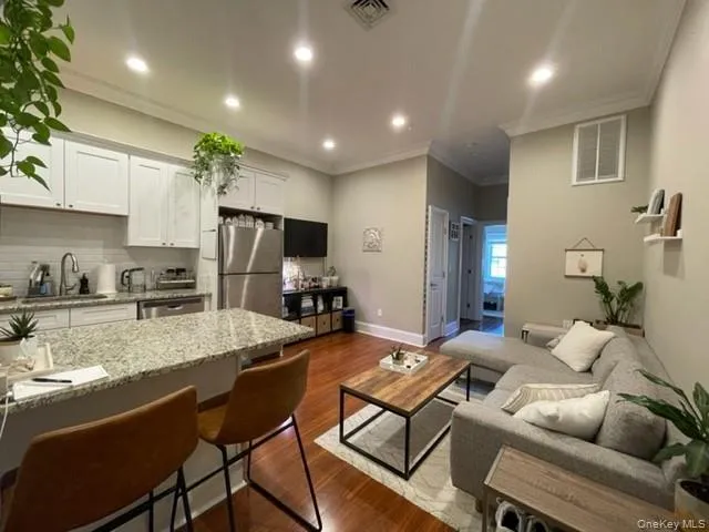 41 Green Street, Huntington, NY, 1 Bedroom Bedrooms, 3 Rooms Rooms,1 BathroomBathrooms,Residential Lease,For Rent,Green,0,KEY1017843 41 Green Street, Huntington, NY, 1 Bedroom Bedrooms, 3 Rooms Rooms,1 BathroomBathrooms,Residential Lease,For Rent,Green,0,KEY1017843