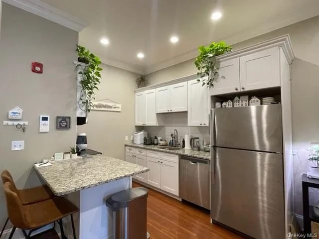 41 Green Street, Huntington, NY, 1 Bedroom Bedrooms, 3 Rooms Rooms,1 BathroomBathrooms,Residential Lease,For Rent,Green,0,KEY1017843 41 Green Street, Huntington, NY, 1 Bedroom Bedrooms, 3 Rooms Rooms,1 BathroomBathrooms,Residential Lease,For Rent,Green,0,KEY1017843
