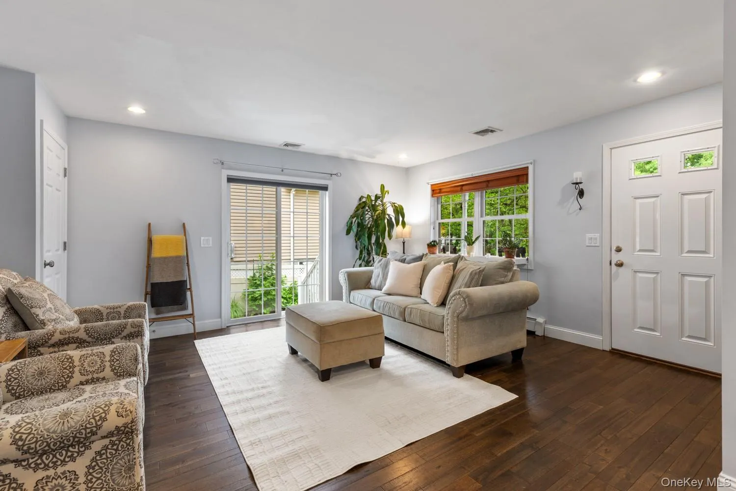5 Glenmore Avenue, Oyster Bay, NY, 3 Bedrooms Bedrooms, 10 Rooms Rooms,1 BathroomBathrooms,Residential,For Rent,Glenmore,0,1017847 5 Glenmore Avenue, Oyster Bay, NY, 3 Bedrooms Bedrooms, 10 Rooms Rooms,1 BathroomBathrooms,Residential,For Rent,Glenmore,0,1017847