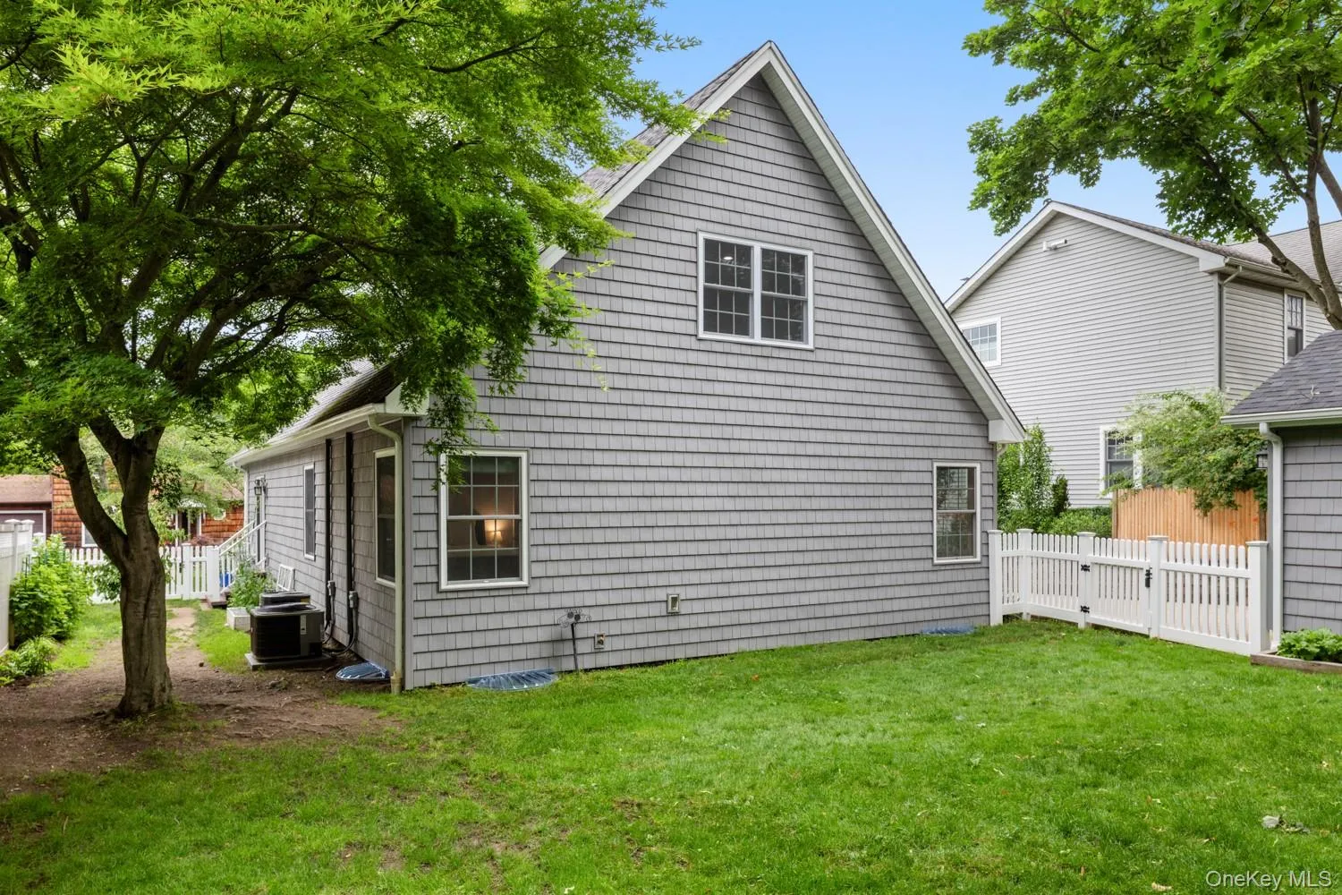 5 Glenmore Avenue, Oyster Bay, NY, 3 Bedrooms Bedrooms, 10 Rooms Rooms,1 BathroomBathrooms,Residential,For Rent,Glenmore,0,1017847 5 Glenmore Avenue, Oyster Bay, NY, 3 Bedrooms Bedrooms, 10 Rooms Rooms,1 BathroomBathrooms,Residential,For Rent,Glenmore,0,1017847