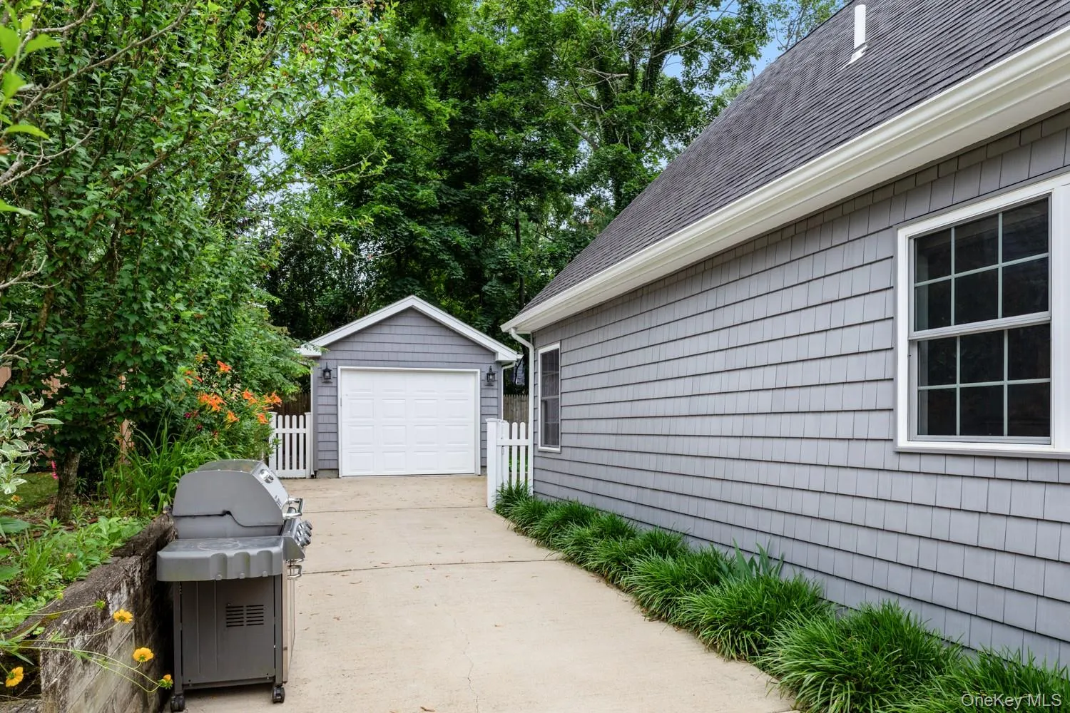 5 Glenmore Avenue, Oyster Bay, NY, 3 Bedrooms Bedrooms, 10 Rooms Rooms,1 BathroomBathrooms,Residential,For Rent,Glenmore,0,1017847 5 Glenmore Avenue, Oyster Bay, NY, 3 Bedrooms Bedrooms, 10 Rooms Rooms,1 BathroomBathrooms,Residential,For Rent,Glenmore,0,1017847