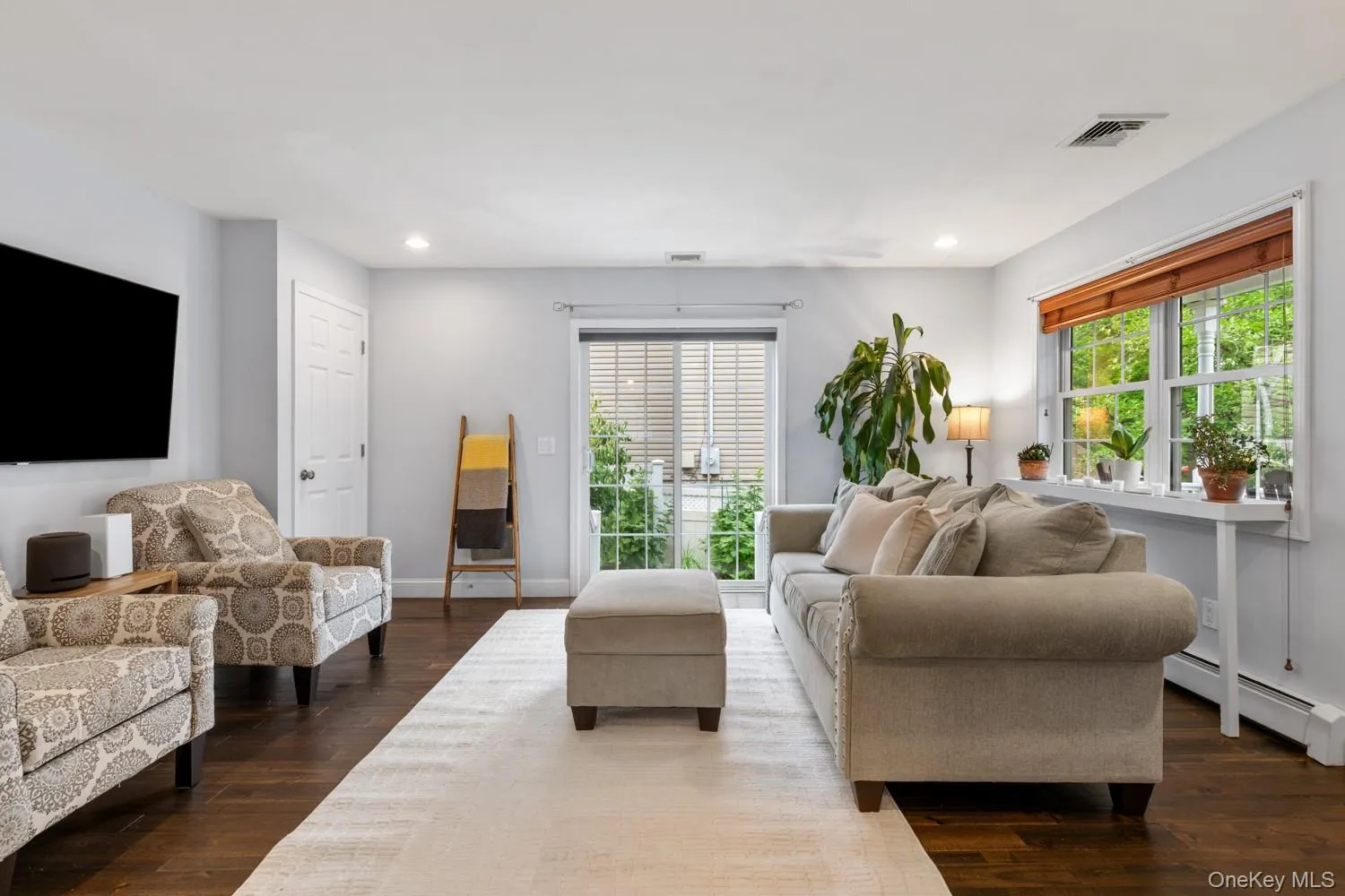 5 Glenmore Avenue, Oyster Bay, NY, 3 Bedrooms Bedrooms, 10 Rooms Rooms,1 BathroomBathrooms,Residential,For Rent,Glenmore,0,1017847 5 Glenmore Avenue, Oyster Bay, NY, 3 Bedrooms Bedrooms, 10 Rooms Rooms,1 BathroomBathrooms,Residential,For Rent,Glenmore,0,1017847