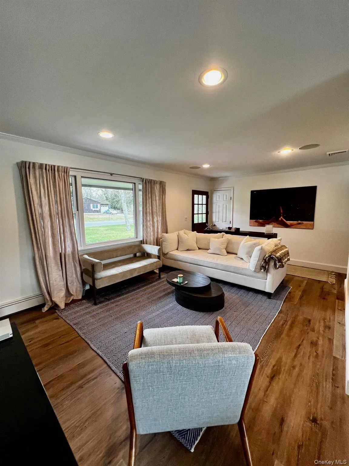 69 Rogers Avenue, Southampton, NY, 3 Bedrooms Bedrooms, 6 Rooms Rooms,1 BathroomBathrooms,Residential Lease,For Rent,Rogers,0,1017862 69 Rogers Avenue, Southampton, NY, 3 Bedrooms Bedrooms, 6 Rooms Rooms,1 BathroomBathrooms,Residential Lease,For Rent,Rogers,0,1017862
