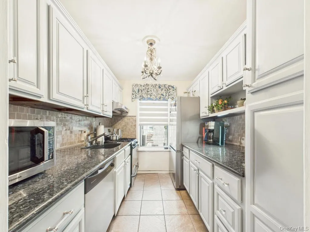 72-61 113th Street #2Z 113th Street, New York, NY, 1 Bedroom Bedrooms, 3 Rooms Rooms,1 BathroomBathrooms,Residential,For Rent,113th Street,0,1017863 72-61 113th Street #2Z 113th Street, New York, NY, 1 Bedroom Bedrooms, 3 Rooms Rooms,1 BathroomBathrooms,Residential,For Rent,113th Street,0,1017863