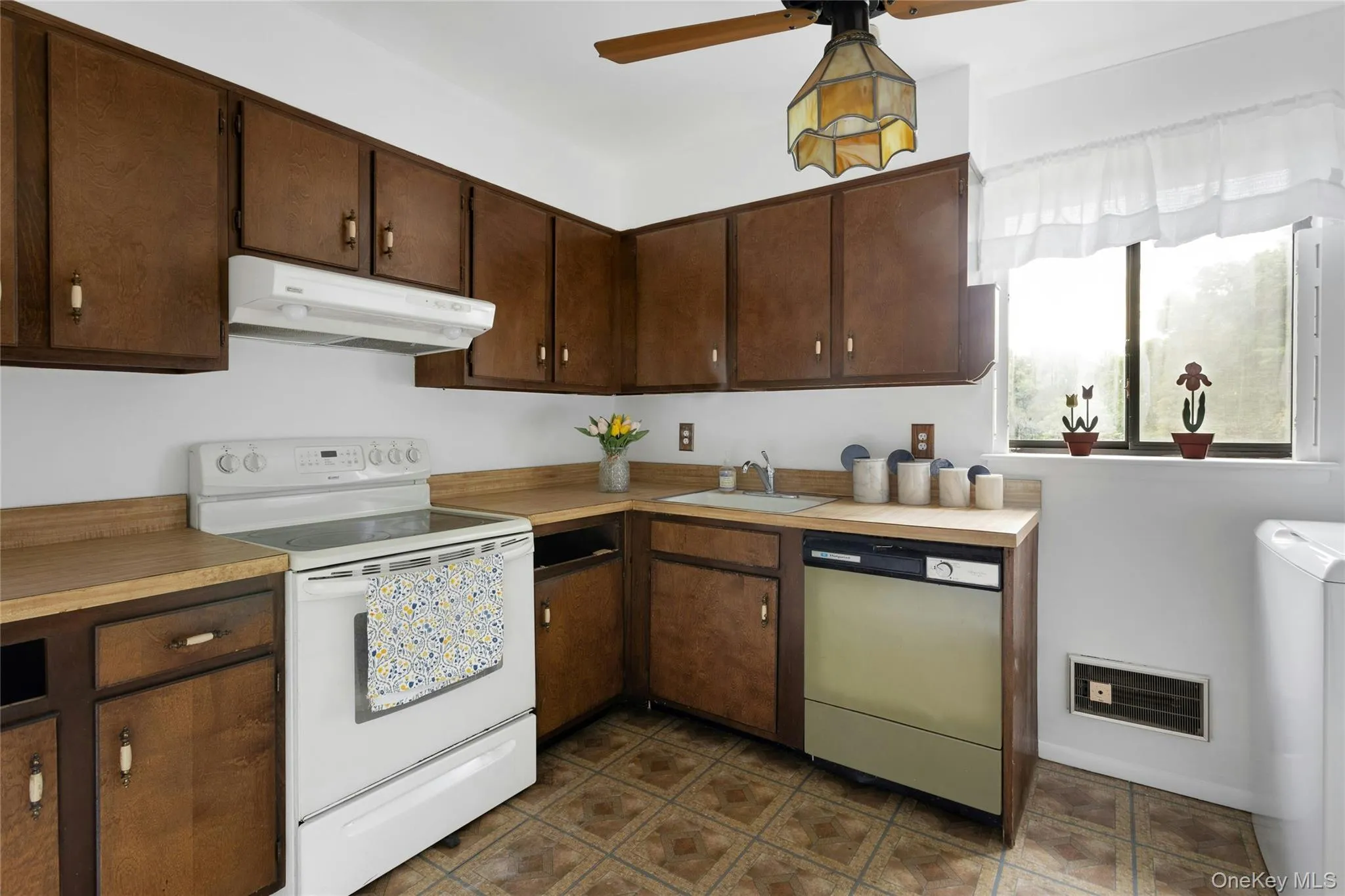 202 Vista On The Lake, Carmel, NY, 2 Bedrooms Bedrooms, 6 Rooms Rooms,1 BathroomBathrooms,Residential,For Rent,Vista On The,0,1017873 202 Vista On The Lake, Carmel, NY, 2 Bedrooms Bedrooms, 6 Rooms Rooms,1 BathroomBathrooms,Residential,For Rent,Vista On The,0,1017873