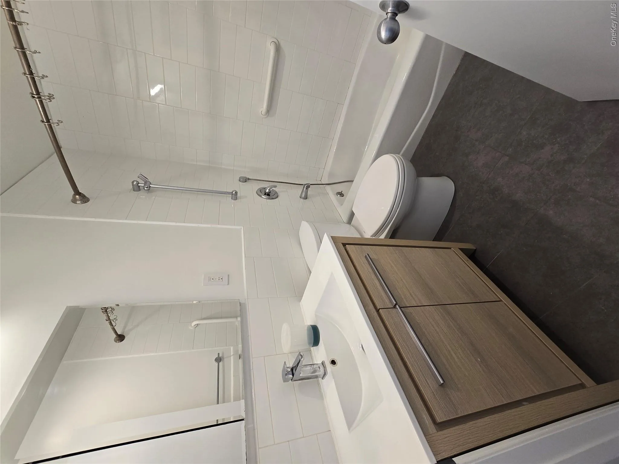 240-29 70 Avenue, New York, NY, 3 Bedrooms Bedrooms, 7 Rooms Rooms,2 BathroomsBathrooms,Residential Lease,For Rent,70,0,KEY1017875 240-29 70 Avenue, New York, NY, 3 Bedrooms Bedrooms, 7 Rooms Rooms,2 BathroomsBathrooms,Residential Lease,For Rent,70,0,KEY1017875