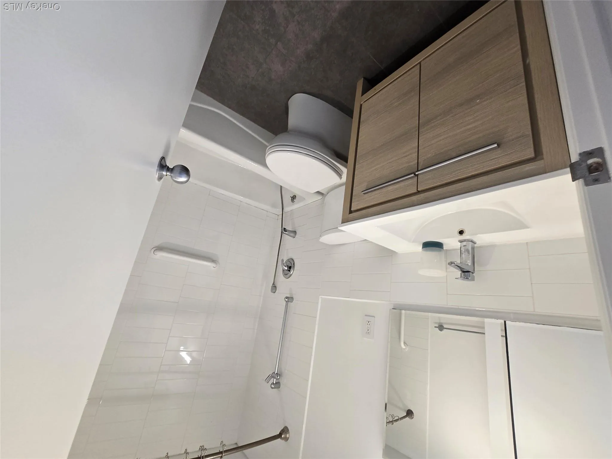 240-29 70 Avenue, New York, NY, 3 Bedrooms Bedrooms, 7 Rooms Rooms,2 BathroomsBathrooms,Residential Lease,For Rent,70,0,KEY1017875 240-29 70 Avenue, New York, NY, 3 Bedrooms Bedrooms, 7 Rooms Rooms,2 BathroomsBathrooms,Residential Lease,For Rent,70,0,KEY1017875