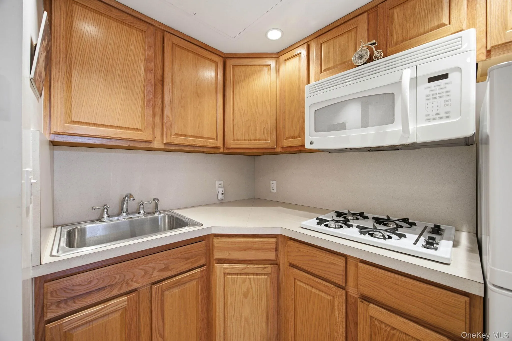 66-15 Gray Street, New York, NY, 2 Bedrooms Bedrooms, 5 Rooms Rooms,2 BathroomsBathrooms,Residential,For Rent,Gray,0,KEY1017882 66-15 Gray Street, New York, NY, 2 Bedrooms Bedrooms, 5 Rooms Rooms,2 BathroomsBathrooms,Residential,For Rent,Gray,0,KEY1017882