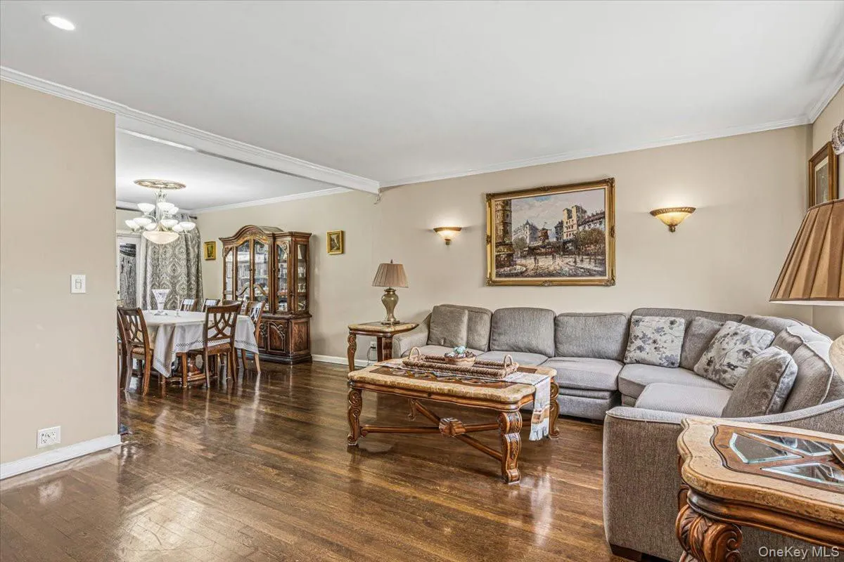 2012 43rd Street, New York, NY, 3 Bedrooms Bedrooms, 8 Rooms Rooms,2 BathroomsBathrooms,Residential,For Rent,43rd,0,KEY1017883 2012 43rd Street, New York, NY, 3 Bedrooms Bedrooms, 8 Rooms Rooms,2 BathroomsBathrooms,Residential,For Rent,43rd,0,KEY1017883