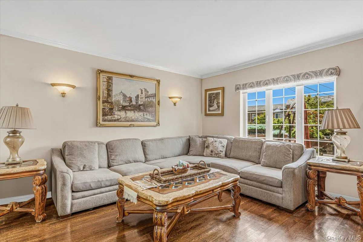 2012 43rd Street, New York, NY, 3 Bedrooms Bedrooms, 8 Rooms Rooms,2 BathroomsBathrooms,Residential,For Rent,43rd,0,KEY1017883 2012 43rd Street, New York, NY, 3 Bedrooms Bedrooms, 8 Rooms Rooms,2 BathroomsBathrooms,Residential,For Rent,43rd,0,KEY1017883