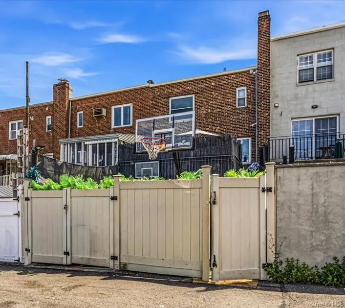 2012 43rd Street, New York, NY, 3 Bedrooms Bedrooms, 8 Rooms Rooms,2 BathroomsBathrooms,Residential,For Rent,43rd,0,KEY1017883 2012 43rd Street, New York, NY, 3 Bedrooms Bedrooms, 8 Rooms Rooms,2 BathroomsBathrooms,Residential,For Rent,43rd,0,KEY1017883