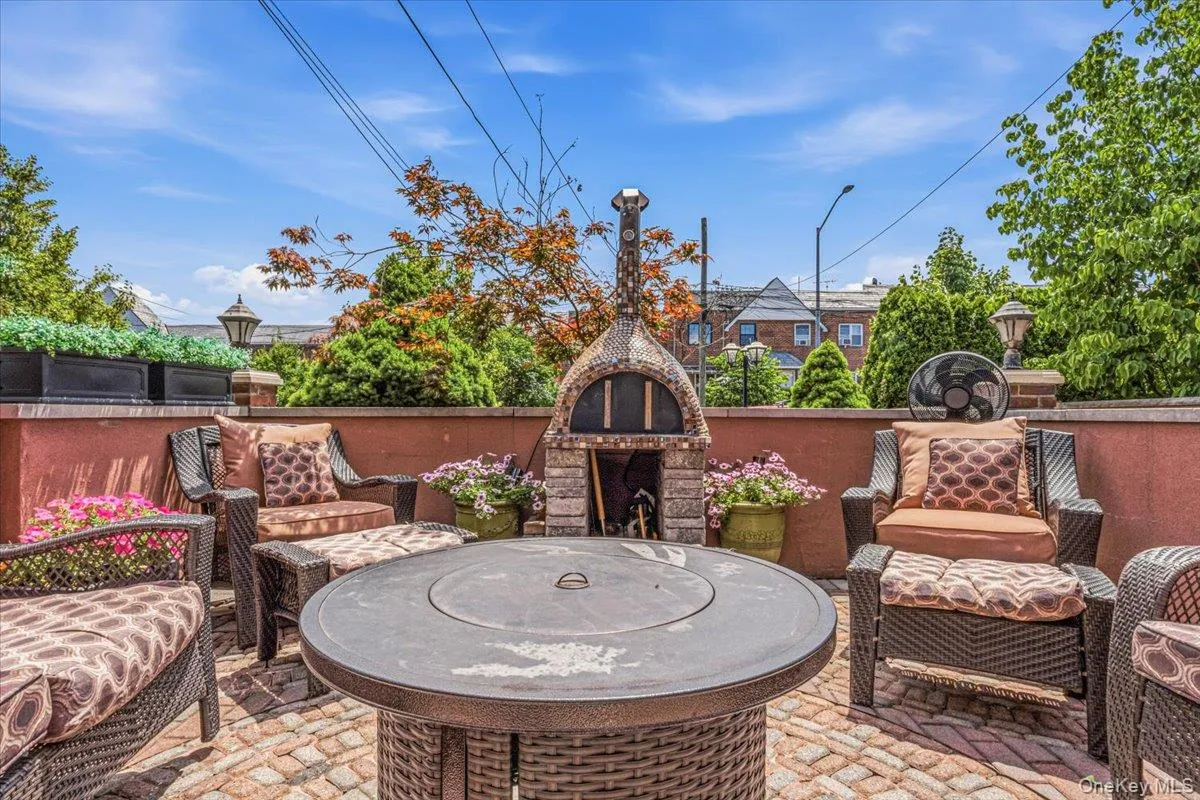 2012 43rd Street, New York, NY, 3 Bedrooms Bedrooms, 8 Rooms Rooms,2 BathroomsBathrooms,Residential,For Rent,43rd,0,KEY1017883 2012 43rd Street, New York, NY, 3 Bedrooms Bedrooms, 8 Rooms Rooms,2 BathroomsBathrooms,Residential,For Rent,43rd,0,KEY1017883