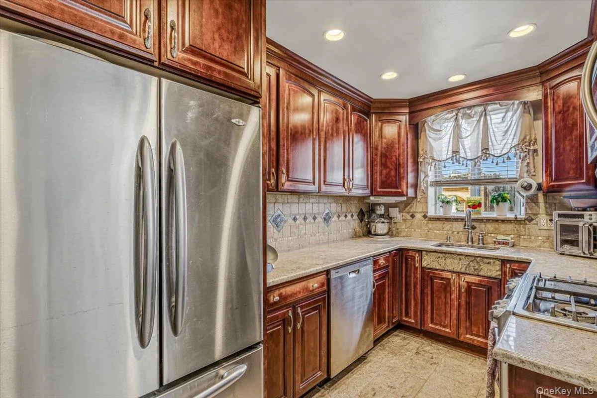 2012 43rd Street, New York, NY, 3 Bedrooms Bedrooms, 8 Rooms Rooms,2 BathroomsBathrooms,Residential,For Rent,43rd,0,KEY1017883 2012 43rd Street, New York, NY, 3 Bedrooms Bedrooms, 8 Rooms Rooms,2 BathroomsBathrooms,Residential,For Rent,43rd,0,KEY1017883