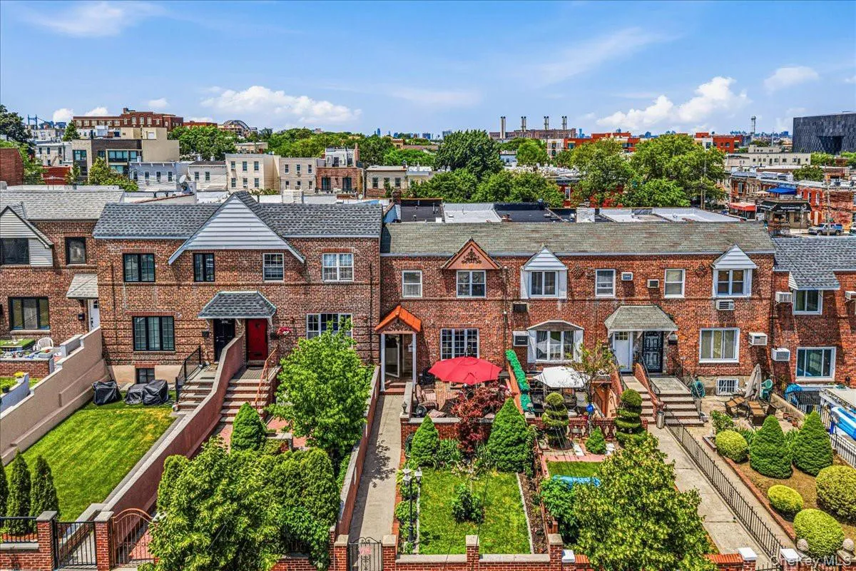 2012 43rd Street, New York, NY, 3 Bedrooms Bedrooms, 8 Rooms Rooms,2 BathroomsBathrooms,Residential,For Rent,43rd,0,KEY1017883 2012 43rd Street, New York, NY, 3 Bedrooms Bedrooms, 8 Rooms Rooms,2 BathroomsBathrooms,Residential,For Rent,43rd,0,KEY1017883