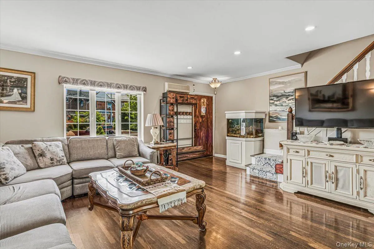 2012 43rd Street, New York, NY, 3 Bedrooms Bedrooms, 8 Rooms Rooms,2 BathroomsBathrooms,Residential,For Rent,43rd,0,KEY1017883 2012 43rd Street, New York, NY, 3 Bedrooms Bedrooms, 8 Rooms Rooms,2 BathroomsBathrooms,Residential,For Rent,43rd,0,KEY1017883