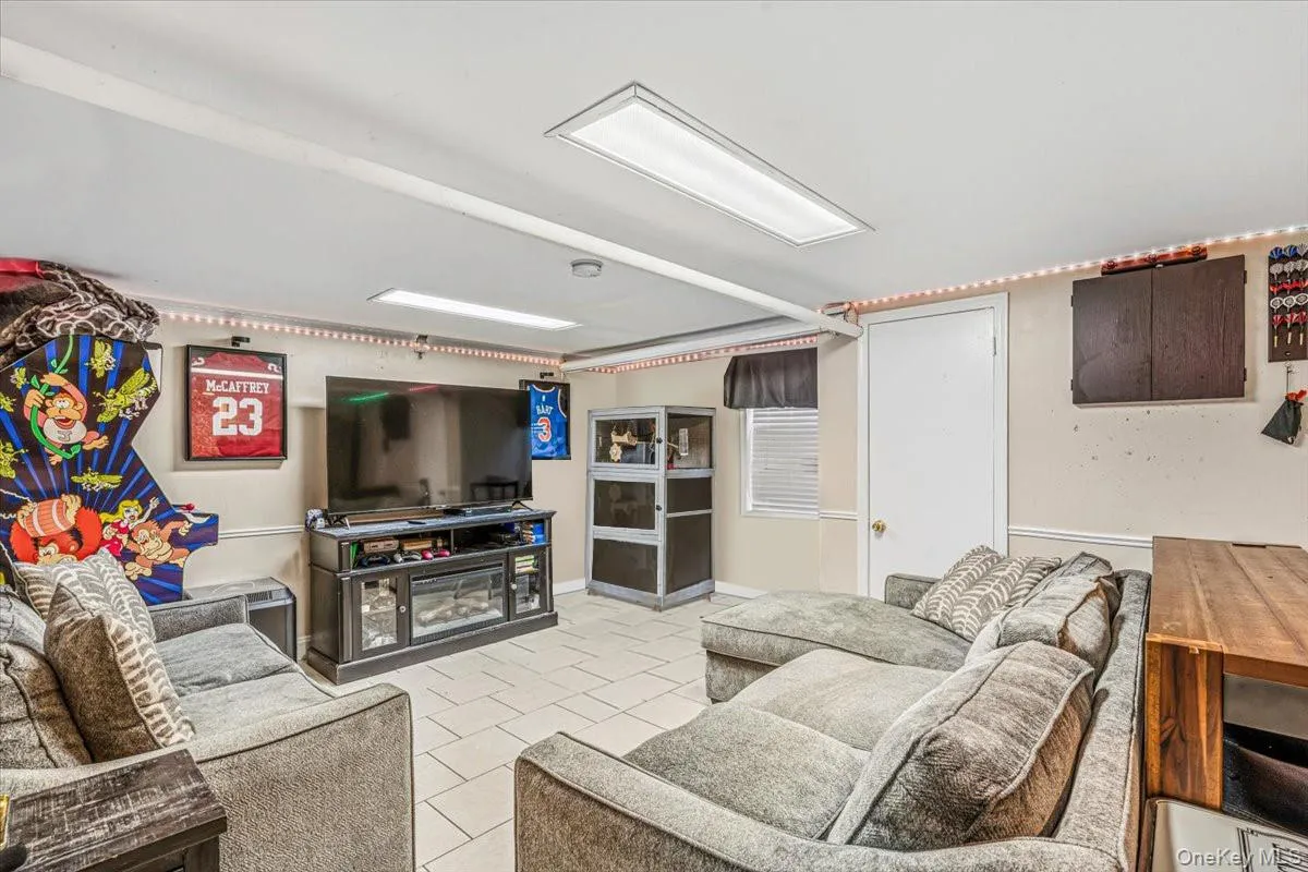 2012 43rd Street, New York, NY, 3 Bedrooms Bedrooms, 8 Rooms Rooms,2 BathroomsBathrooms,Residential,For Rent,43rd,0,KEY1017883 2012 43rd Street, New York, NY, 3 Bedrooms Bedrooms, 8 Rooms Rooms,2 BathroomsBathrooms,Residential,For Rent,43rd,0,KEY1017883