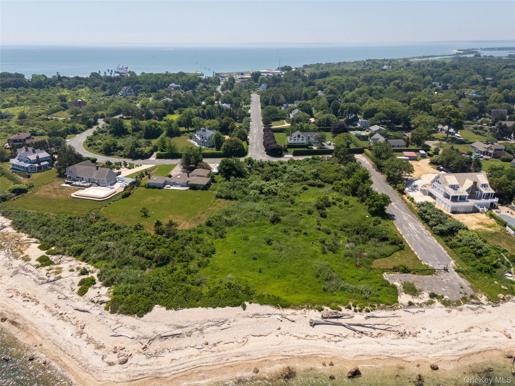 Beach Front and Town views. Direct access to sandy beach. Beach Front and Town views. Direct access to sandy beach.