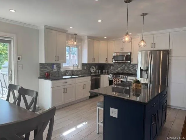 121 Lake Drive, Babylon, NY, 3 Bedrooms Bedrooms, 6 Rooms Rooms,2 BathroomsBathrooms,Residential,For Rent,Lake,0,KEY1017892 121 Lake Drive, Babylon, NY, 3 Bedrooms Bedrooms, 6 Rooms Rooms,2 BathroomsBathrooms,Residential,For Rent,Lake,0,KEY1017892