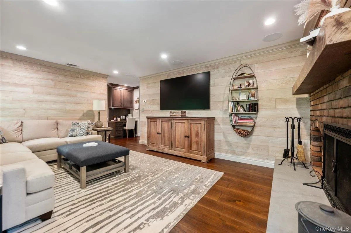 225 Laurel Lane, Oyster Bay, NY, 3 Bedrooms Bedrooms, 7 Rooms Rooms,2 BathroomsBathrooms,Residential,For Rent,Laurel,0,KEY1017893 225 Laurel Lane, Oyster Bay, NY, 3 Bedrooms Bedrooms, 7 Rooms Rooms,2 BathroomsBathrooms,Residential,For Rent,Laurel,0,KEY1017893