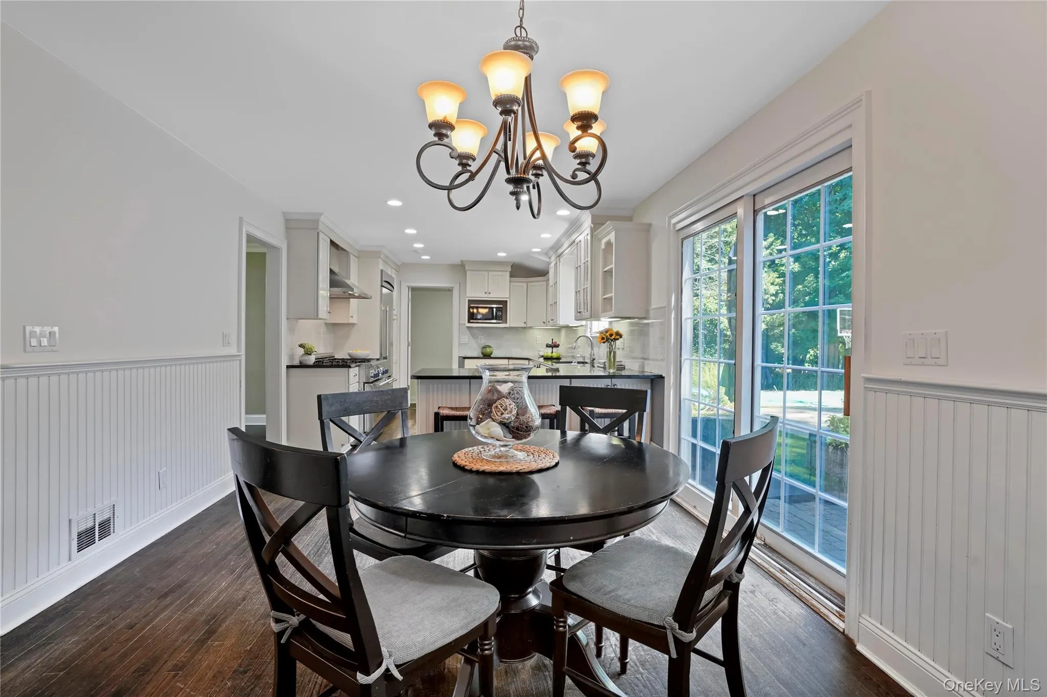 From Living Room into eat in area of kitchen From Living Room into eat in area of kitchen