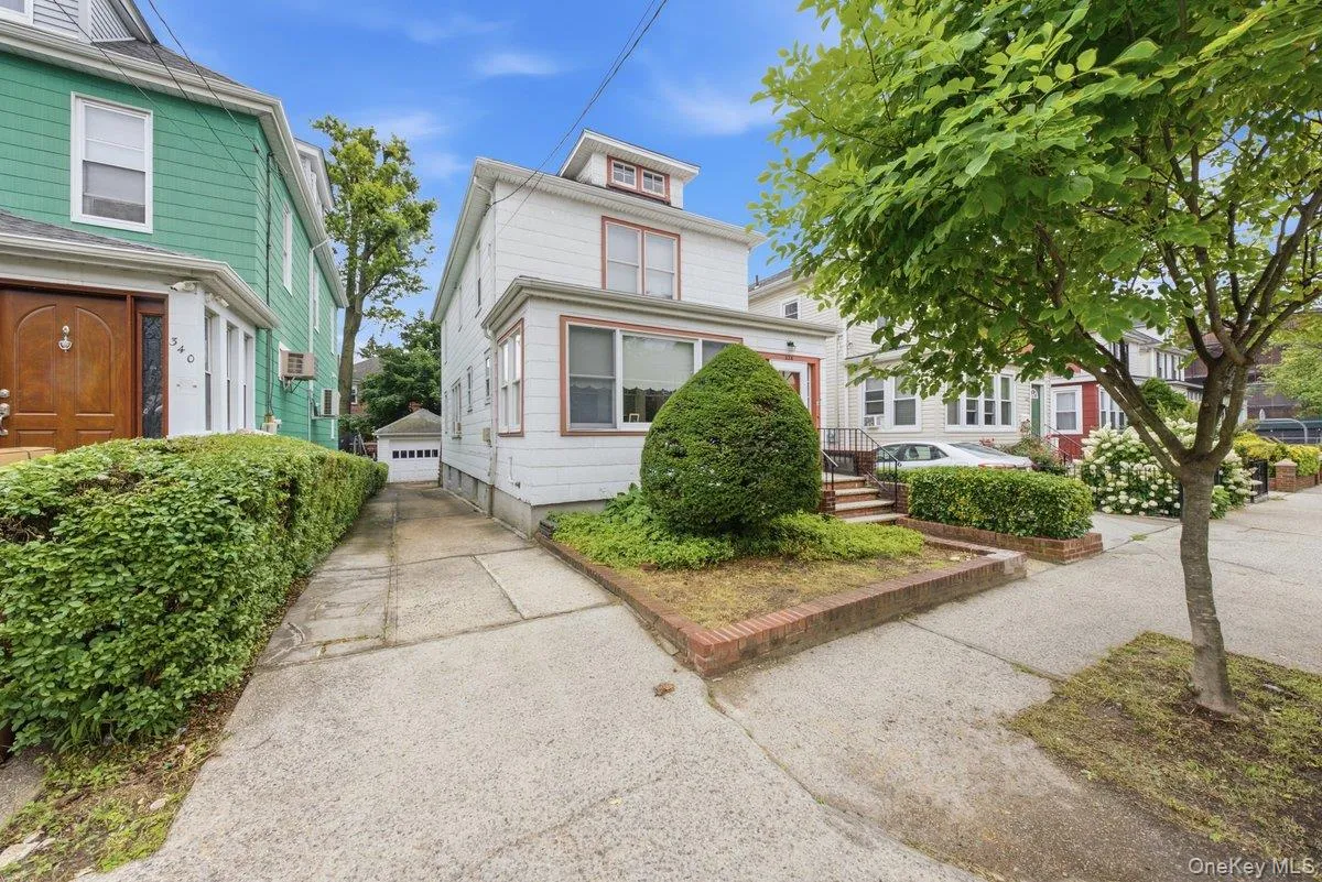 338 238th Street, New York, NY, 3 Bedrooms Bedrooms, 9 Rooms Rooms,1 BathroomBathrooms,Residential,For Rent,238th,0,KEY1017907 338 238th Street, New York, NY, 3 Bedrooms Bedrooms, 9 Rooms Rooms,1 BathroomBathrooms,Residential,For Rent,238th,0,KEY1017907