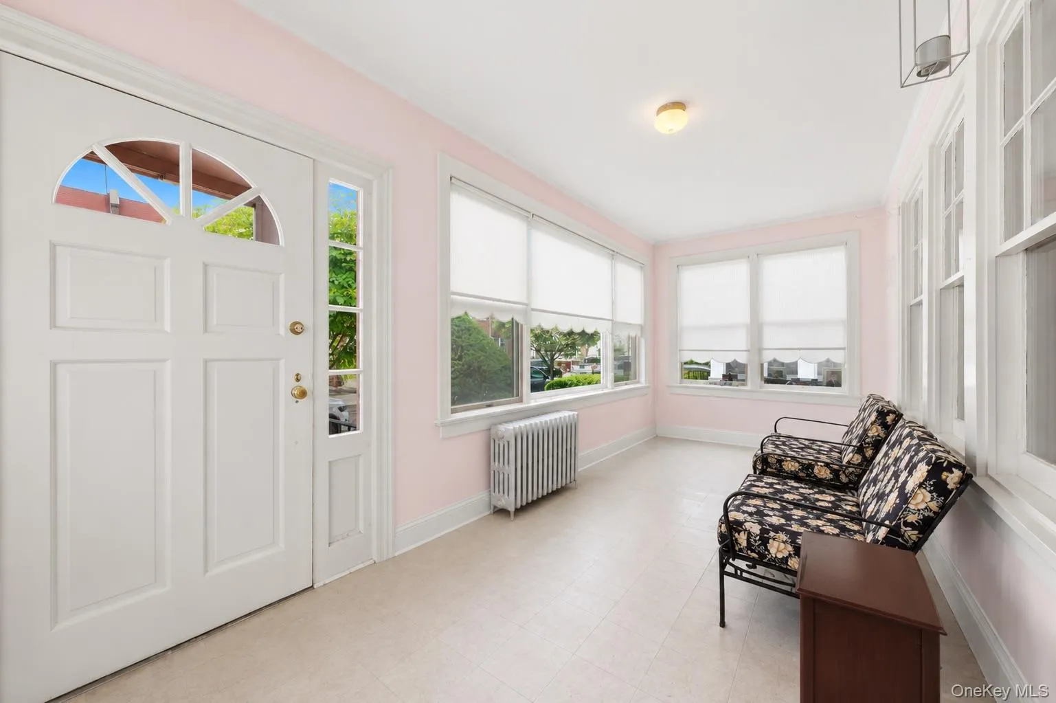 Enclosed Heated Front Room Enclosed Heated Front Room