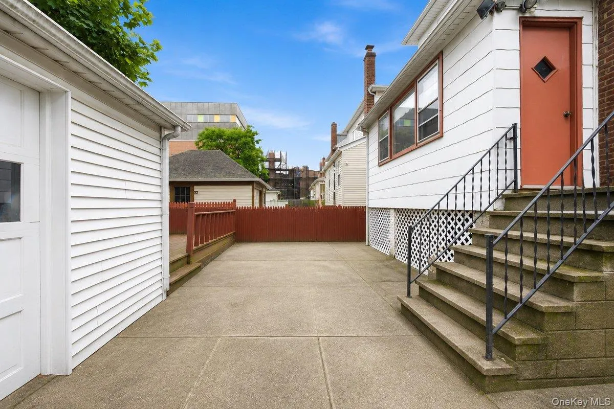 338 238th Street, New York, NY, 3 Bedrooms Bedrooms, 9 Rooms Rooms,1 BathroomBathrooms,Residential,For Rent,238th,0,KEY1017907 338 238th Street, New York, NY, 3 Bedrooms Bedrooms, 9 Rooms Rooms,1 BathroomBathrooms,Residential,For Rent,238th,0,KEY1017907