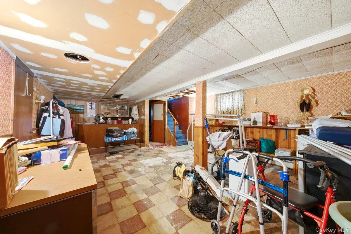 Great for a Family room or recreation room Great for a Family room or recreation room