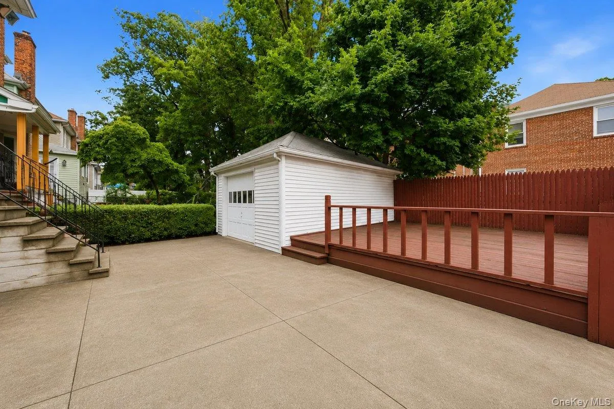 338 238th Street, New York, NY, 3 Bedrooms Bedrooms, 9 Rooms Rooms,1 BathroomBathrooms,Residential,For Rent,238th,0,KEY1017907 338 238th Street, New York, NY, 3 Bedrooms Bedrooms, 9 Rooms Rooms,1 BathroomBathrooms,Residential,For Rent,238th,0,KEY1017907