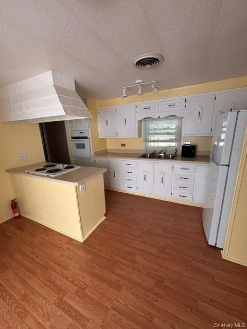 1040 Violet Ave, Hyde Park, NY, 2 Bedrooms Bedrooms, 4 Rooms Rooms,2 BathroomsBathrooms,Residential,For Rent,Violet Ave,0,1017910 1040 Violet Ave, Hyde Park, NY, 2 Bedrooms Bedrooms, 4 Rooms Rooms,2 BathroomsBathrooms,Residential,For Rent,Violet Ave,0,1017910