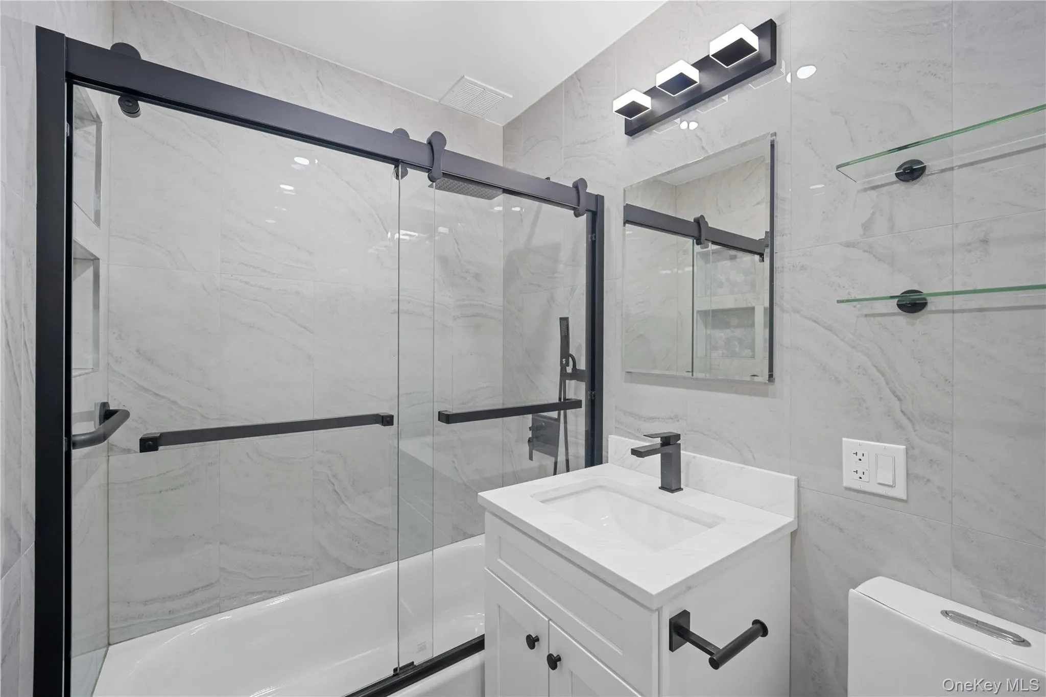 75-34 Bell, New York, NY, 3 Bedrooms Bedrooms, 5 Rooms Rooms,2 BathroomsBathrooms,Residential,For Rent,Bell,0,KEY1017913 75-34 Bell, New York, NY, 3 Bedrooms Bedrooms, 5 Rooms Rooms,2 BathroomsBathrooms,Residential,For Rent,Bell,0,KEY1017913