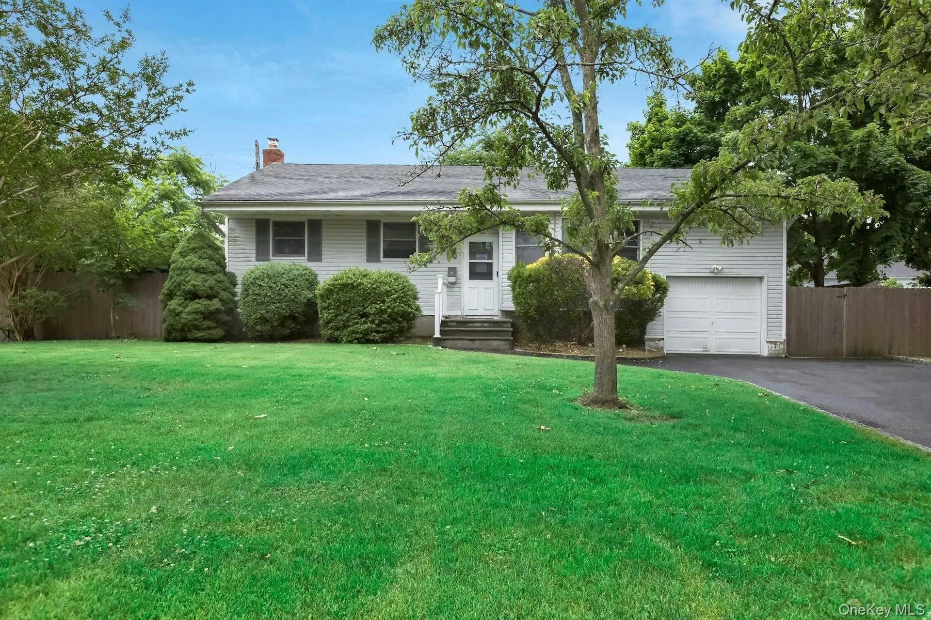 10 Brian Drive, Islip, NY, 3 Bedrooms Bedrooms, 6 Rooms Rooms,1 BathroomBathrooms,Residential,For Rent,Brian,0,KEY1017918 10 Brian Drive, Islip, NY, 3 Bedrooms Bedrooms, 6 Rooms Rooms,1 BathroomBathrooms,Residential,For Rent,Brian,0,KEY1017918