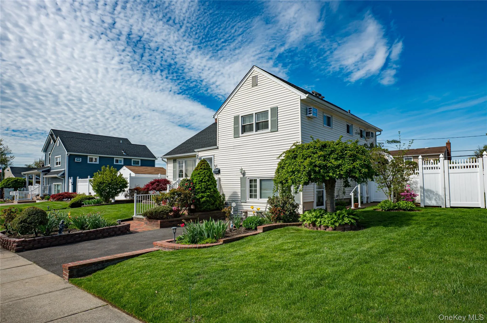 1 Marlboro Avenue, Oyster Bay, NY, 4 Bedrooms Bedrooms, 10 Rooms Rooms,2 BathroomsBathrooms,Residential,For Rent,Marlboro,0,KEY1017934 1 Marlboro Avenue, Oyster Bay, NY, 4 Bedrooms Bedrooms, 10 Rooms Rooms,2 BathroomsBathrooms,Residential,For Rent,Marlboro,0,KEY1017934