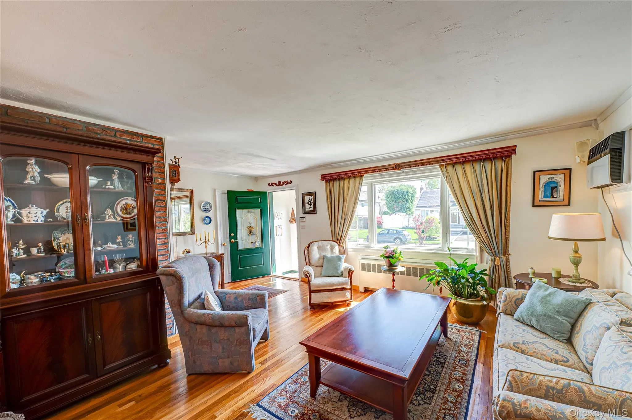 1 Marlboro Avenue, Oyster Bay, NY, 4 Bedrooms Bedrooms, 10 Rooms Rooms,2 BathroomsBathrooms,Residential,For Rent,Marlboro,0,KEY1017934 1 Marlboro Avenue, Oyster Bay, NY, 4 Bedrooms Bedrooms, 10 Rooms Rooms,2 BathroomsBathrooms,Residential,For Rent,Marlboro,0,KEY1017934