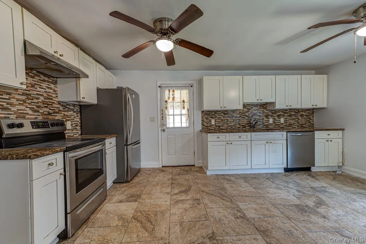 35 Oakland Avenue, Brookhaven, NY, 3 Bedrooms Bedrooms, 8 Rooms Rooms,1 BathroomBathrooms,Residential,For Rent,Oakland,0,KEY1017937 35 Oakland Avenue, Brookhaven, NY, 3 Bedrooms Bedrooms, 8 Rooms Rooms,1 BathroomBathrooms,Residential,For Rent,Oakland,0,KEY1017937