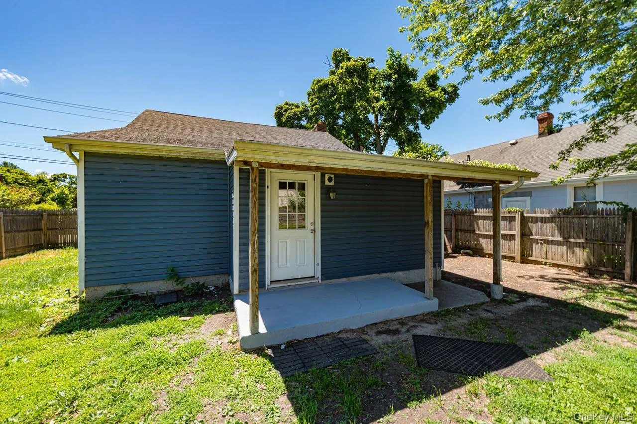 35 Oakland Avenue, Brookhaven, NY, 3 Bedrooms Bedrooms, 8 Rooms Rooms,1 BathroomBathrooms,Residential,For Rent,Oakland,0,KEY1017937 35 Oakland Avenue, Brookhaven, NY, 3 Bedrooms Bedrooms, 8 Rooms Rooms,1 BathroomBathrooms,Residential,For Rent,Oakland,0,KEY1017937