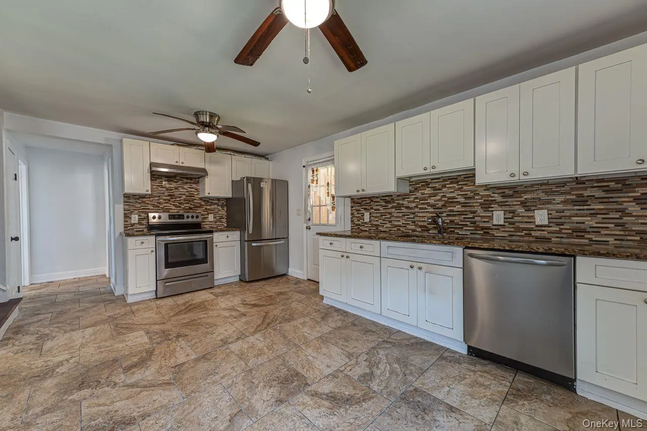 35 Oakland Avenue, Brookhaven, NY, 3 Bedrooms Bedrooms, 8 Rooms Rooms,1 BathroomBathrooms,Residential,For Rent,Oakland,0,KEY1017937 35 Oakland Avenue, Brookhaven, NY, 3 Bedrooms Bedrooms, 8 Rooms Rooms,1 BathroomBathrooms,Residential,For Rent,Oakland,0,KEY1017937