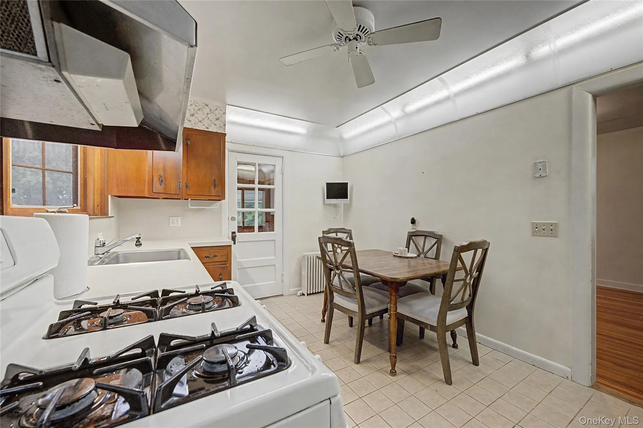 40 Dewey Avenue, New Rochelle, NY, 3 Bedrooms Bedrooms, 6 Rooms Rooms,1 BathroomBathrooms,Residential,For Rent,Dewey,0,KEY1017942 40 Dewey Avenue, New Rochelle, NY, 3 Bedrooms Bedrooms, 6 Rooms Rooms,1 BathroomBathrooms,Residential,For Rent,Dewey,0,KEY1017942