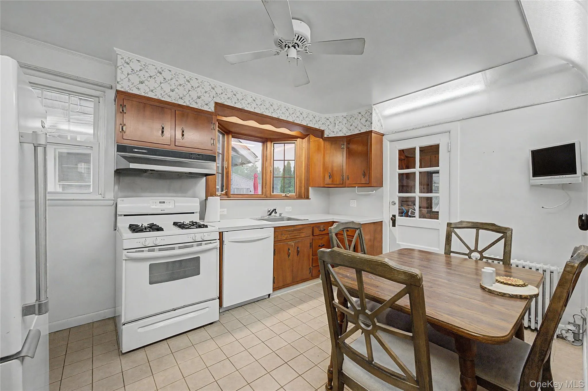 40 Dewey Avenue, New Rochelle, NY, 3 Bedrooms Bedrooms, 6 Rooms Rooms,1 BathroomBathrooms,Residential,For Rent,Dewey,0,KEY1017942 40 Dewey Avenue, New Rochelle, NY, 3 Bedrooms Bedrooms, 6 Rooms Rooms,1 BathroomBathrooms,Residential,For Rent,Dewey,0,KEY1017942