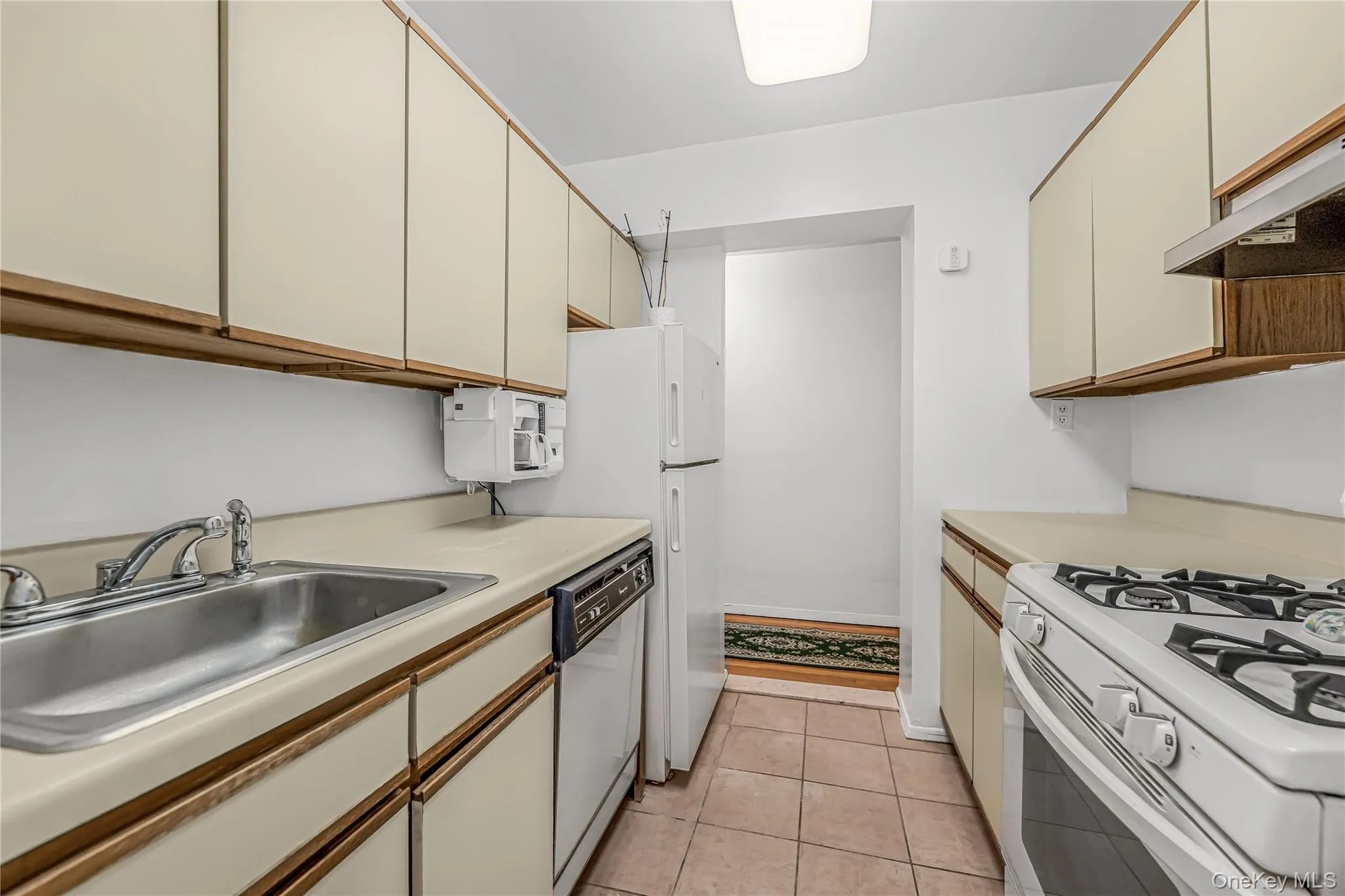 2736 Independence Avenue, New York, NY, 1 Bedroom Bedrooms, 3 Rooms Rooms,1 BathroomBathrooms,Residential,For Rent,Independence,0,1017949 2736 Independence Avenue, New York, NY, 1 Bedroom Bedrooms, 3 Rooms Rooms,1 BathroomBathrooms,Residential,For Rent,Independence,0,1017949