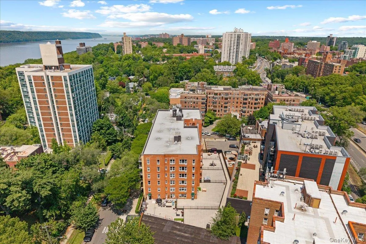 2736 Independence Avenue, New York, NY, 1 Bedroom Bedrooms, 3 Rooms Rooms,1 BathroomBathrooms,Residential,For Rent,Independence,0,1017949 2736 Independence Avenue, New York, NY, 1 Bedroom Bedrooms, 3 Rooms Rooms,1 BathroomBathrooms,Residential,For Rent,Independence,0,1017949