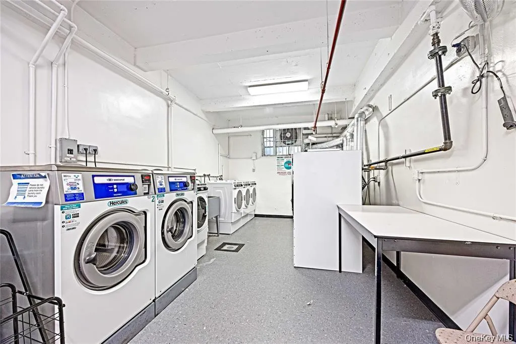2736 Independence Avenue, New York, NY, 1 Bedroom Bedrooms, 3 Rooms Rooms,1 BathroomBathrooms,Residential,For Rent,Independence,0,1017949 2736 Independence Avenue, New York, NY, 1 Bedroom Bedrooms, 3 Rooms Rooms,1 BathroomBathrooms,Residential,For Rent,Independence,0,1017949