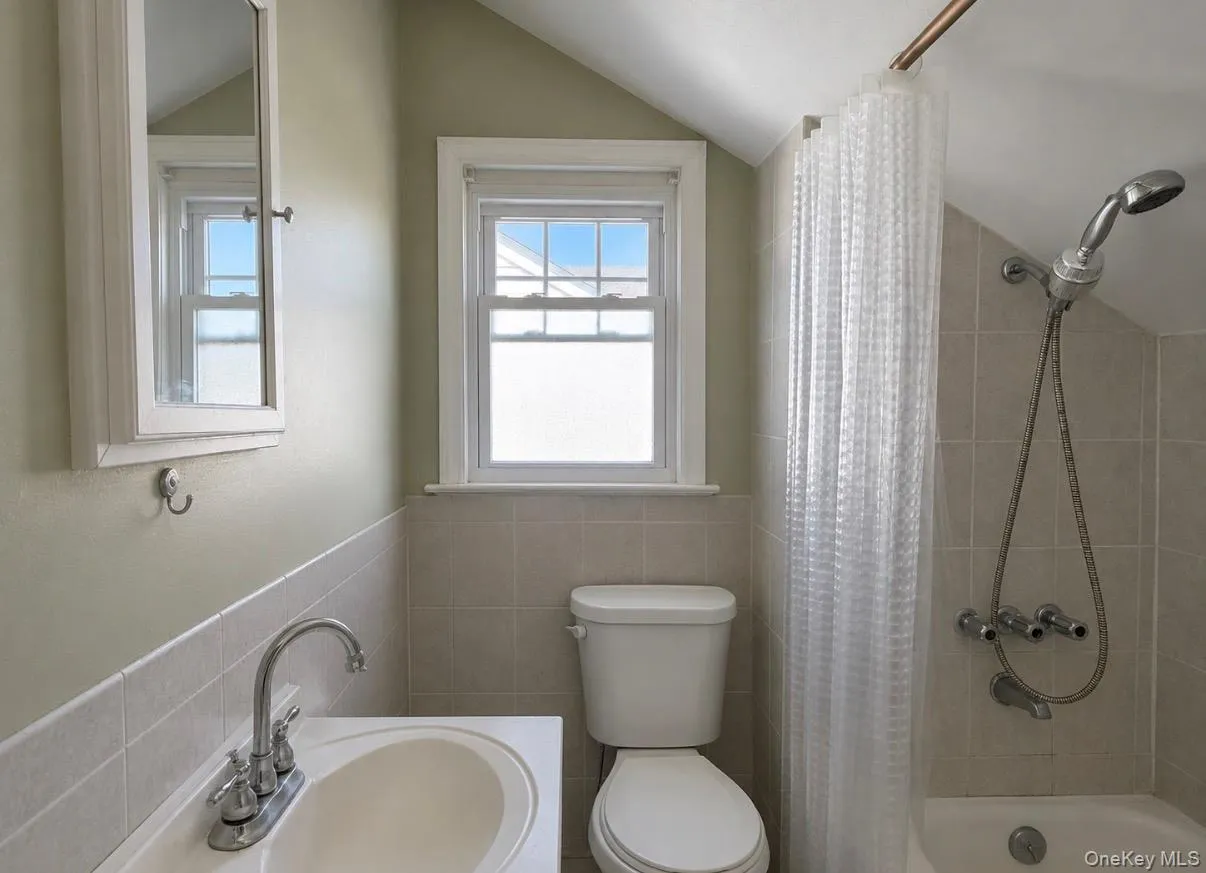 146-23 22nd Avenue, New York, NY, 3 Bedrooms Bedrooms, 7 Rooms Rooms,3 BathroomsBathrooms,Residential,For Rent,22nd,0,KEY1017951 146-23 22nd Avenue, New York, NY, 3 Bedrooms Bedrooms, 7 Rooms Rooms,3 BathroomsBathrooms,Residential,For Rent,22nd,0,KEY1017951